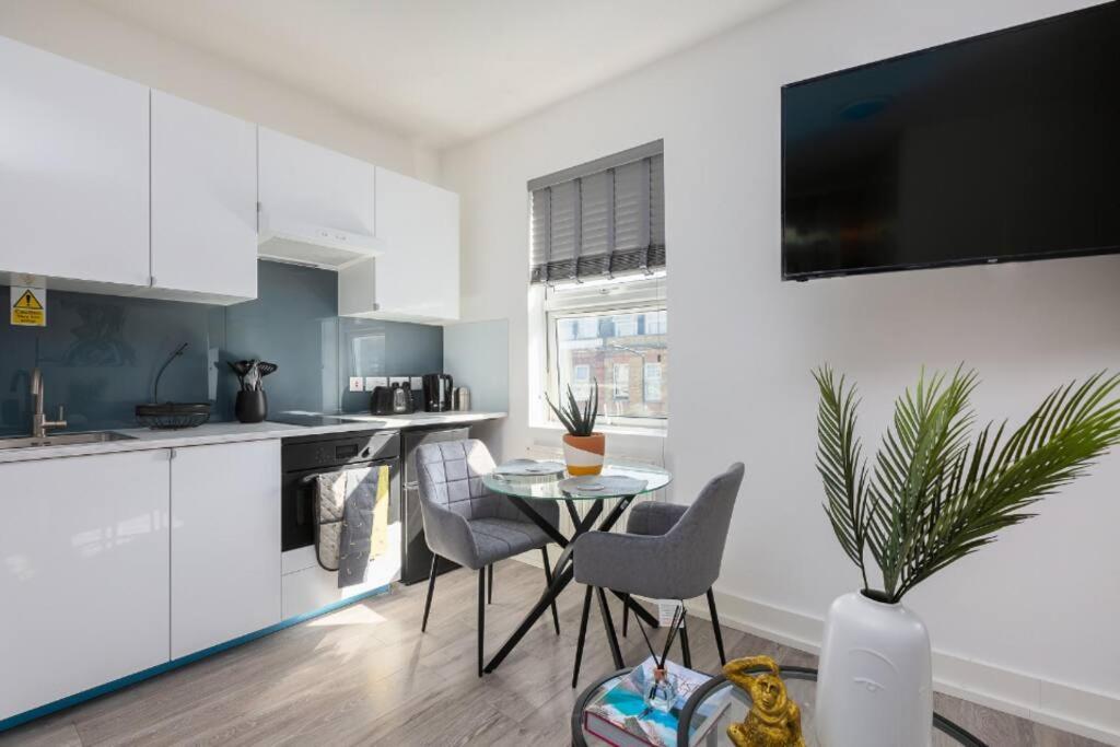 Studio Apt, 8 Min Walk From Tube 3 London Exterior photo
