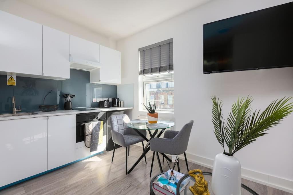 Studio Apt, 8 Min Walk From Tube 3 London Exterior photo